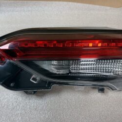 Фото 1 - Фонарь внутренний задний правый Toyota RAV4 XA50